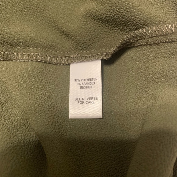 NWT. Cato Est 1946 olive green top with zipper detail. 3/4 sleeves. Size 18/20. - Picture 4 of 4